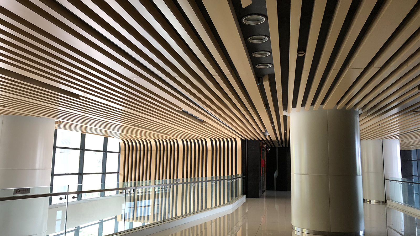 木纹铝方通 | 无惧风雨洗礼，依然美观靓丽 