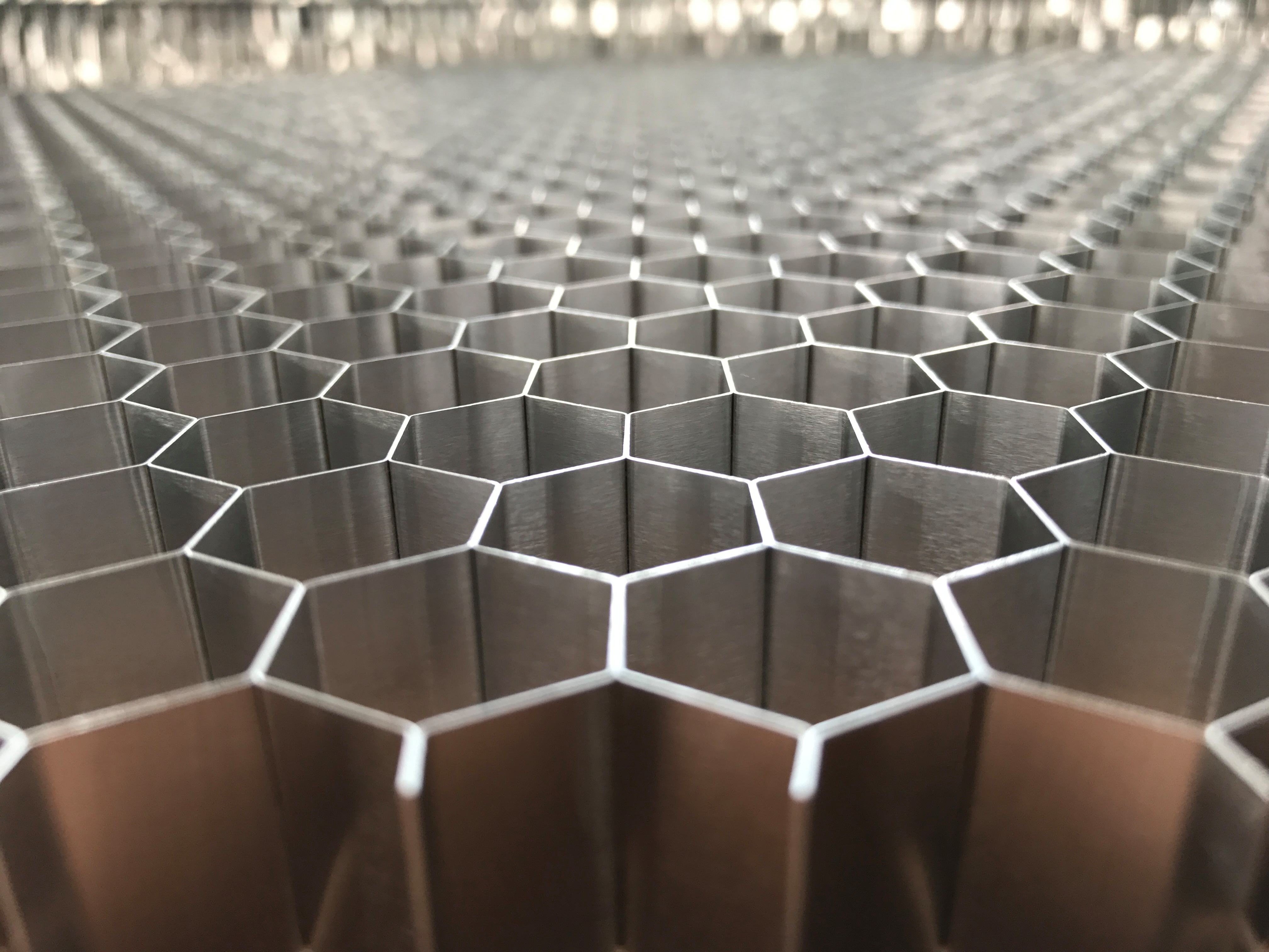 什么是铝蜂窝板，有哪些特点？