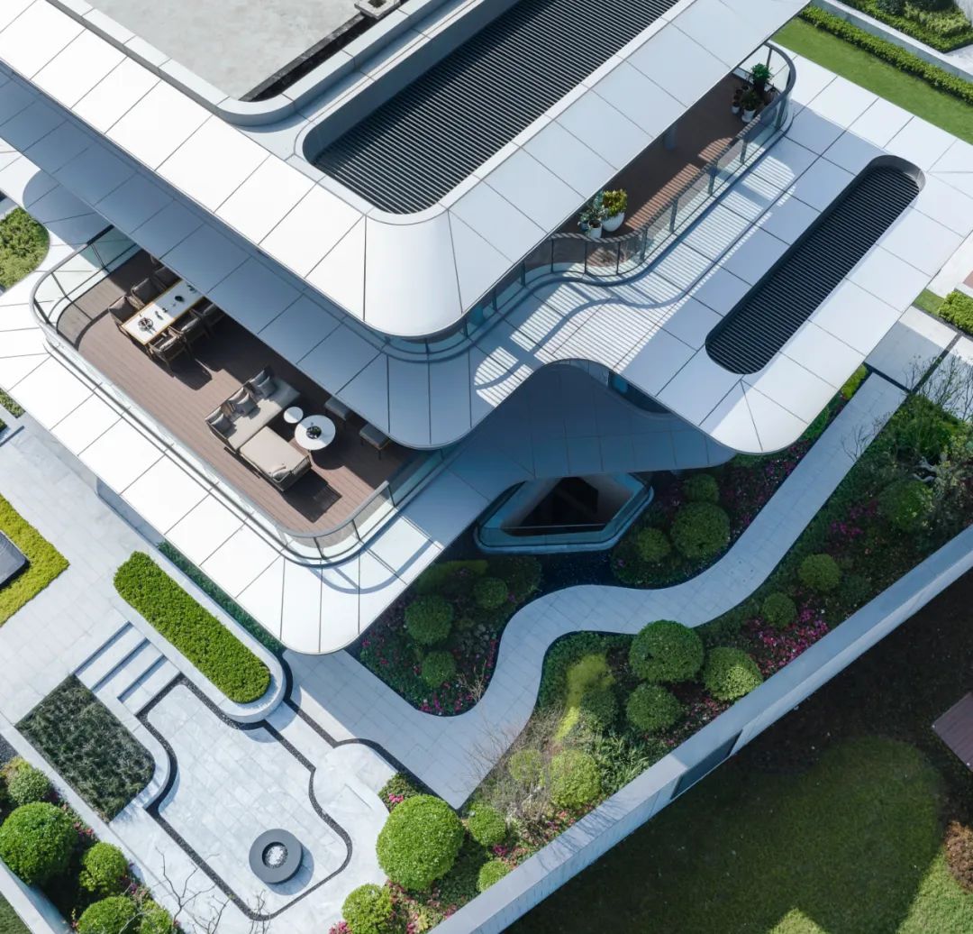 双曲铝单板的应用