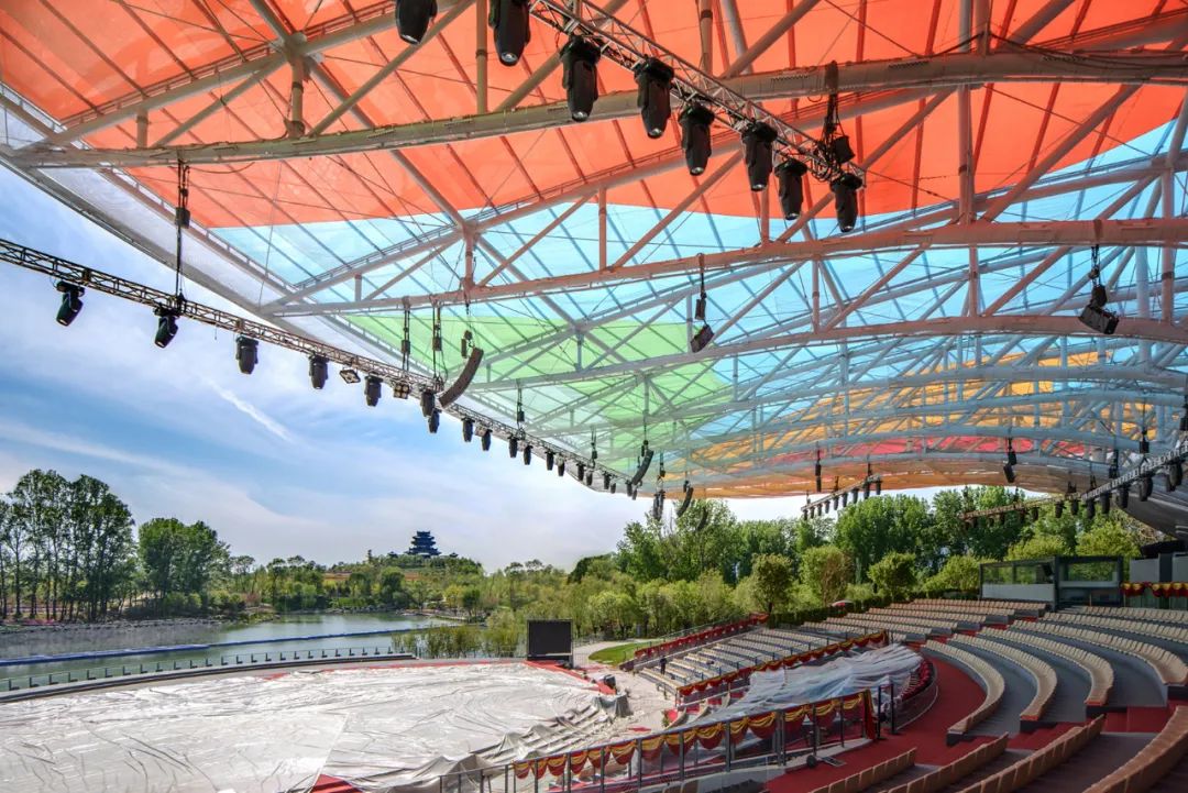 什么是ETFE膜？ 轻薄透的屋/墙面材料。