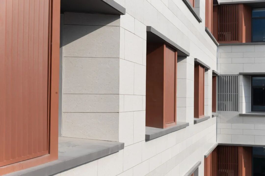 校园立面还在用涂料？无锡文博实验中学的选材思路给你标准答案！